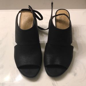 Naturalizer TATUM open toed size 9M. Worn once.
